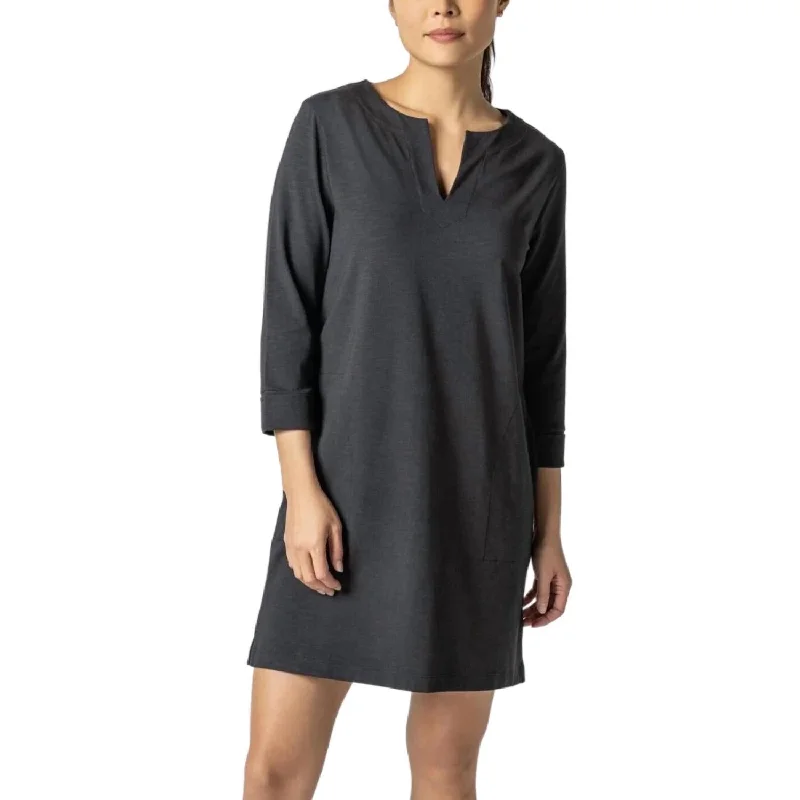 Bargain Bin oversized dress3/4 Sleeve Split Neck Dress In Black